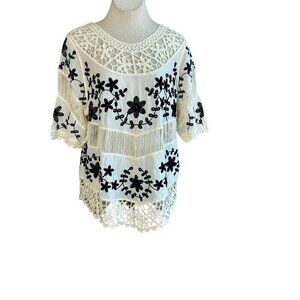 Oliver by Escio Ivory Black Floral Embroidered Crochet Open Weave Top Size Large